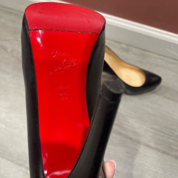 Louis Vuitton Shoes. Red bottom size 7,5 women. Only worn indoor once. Like new - Picture 5 of 9